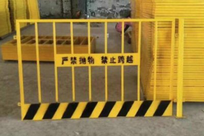 如何在施工工地建設(shè)臨邊防護(hù)欄，具體的規(guī)范要